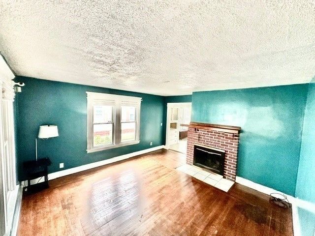 65 Rochelle St, Springfield, MA 01109