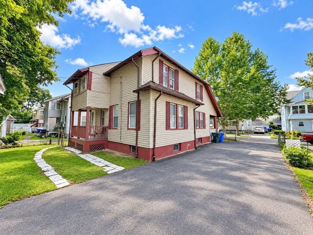 65 Rochelle St, Springfield, MA 01109