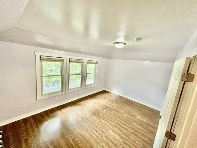 65 Rochelle St, Springfield, MA 01109