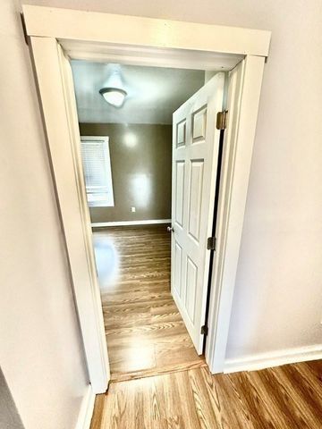 65 Rochelle St, Springfield, MA 01109