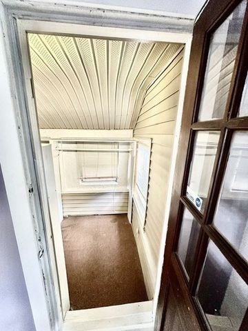 65 Rochelle St, Springfield, MA 01109