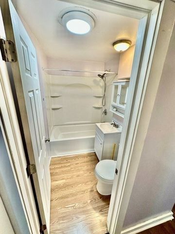 65 Rochelle St, Springfield, MA 01109