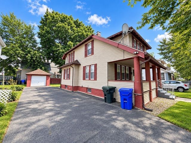 65 Rochelle St, Springfield, MA 01109