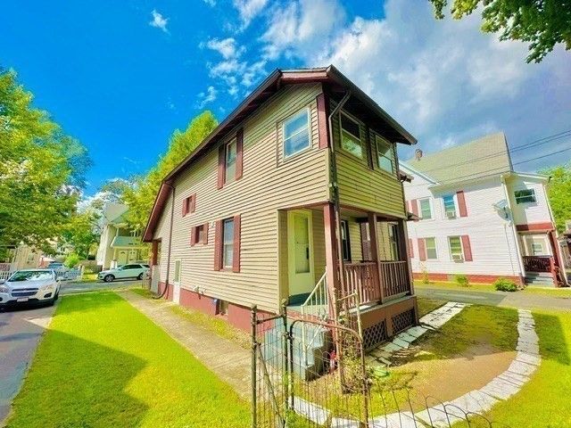 65 Rochelle St, Springfield, MA 01109