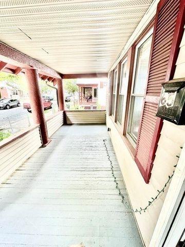 65 Rochelle St, Springfield, MA 01109
