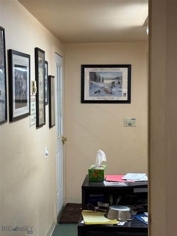 5 Muir Road E, Livingston, MT 59715