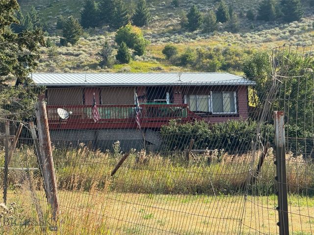 5 Muir Road E, Livingston, MT 59715