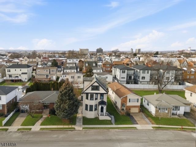 703 3Rd St, Secaucus Town, NJ 07094
