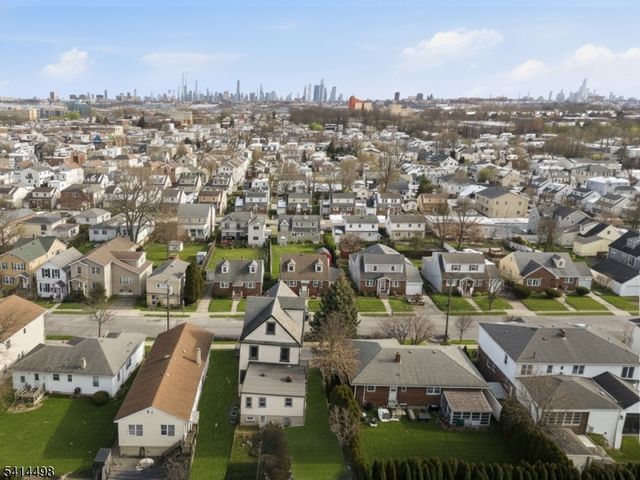 703 3Rd St, Secaucus Town, NJ 07094