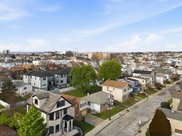 703 3Rd St, Secaucus Town, NJ 07094
