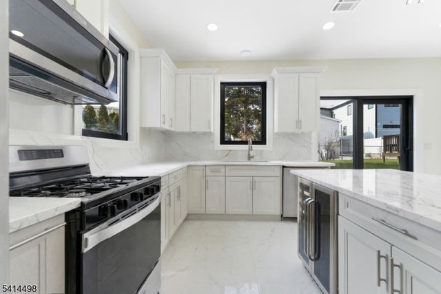 703 3Rd St, Secaucus Town, NJ 07094