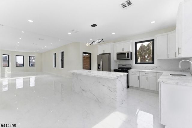 703 3Rd St, Secaucus Town, NJ 07094