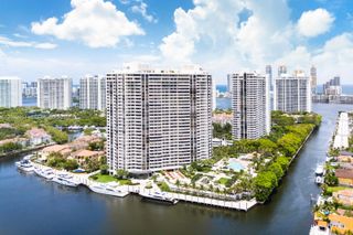 1000 W Island Blvd 911, Aventura, FL 33160