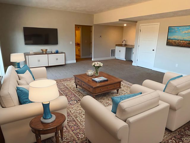 1281 N Maxine Avenue, Nixa, MO 65714