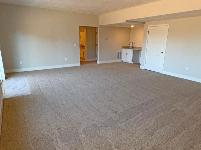 1281 N Maxine Avenue, Nixa, MO 65714
