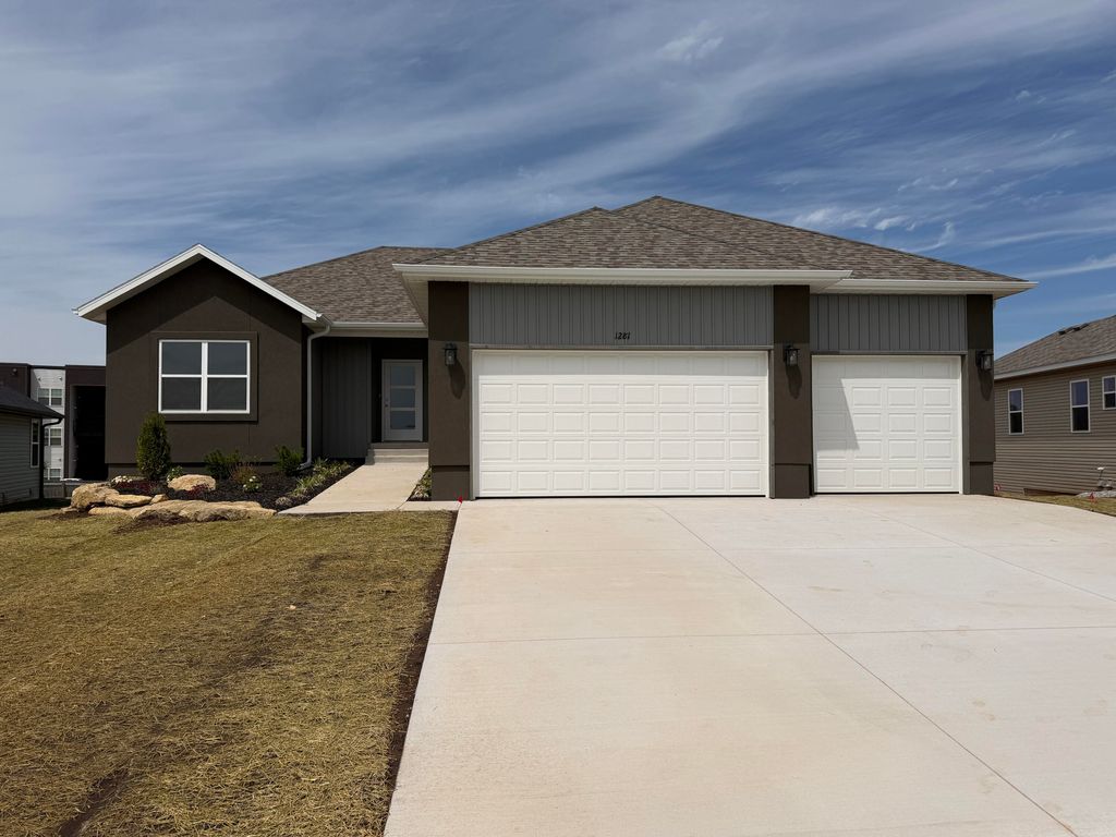 1281 N Maxine Avenue, Nixa, MO 65714