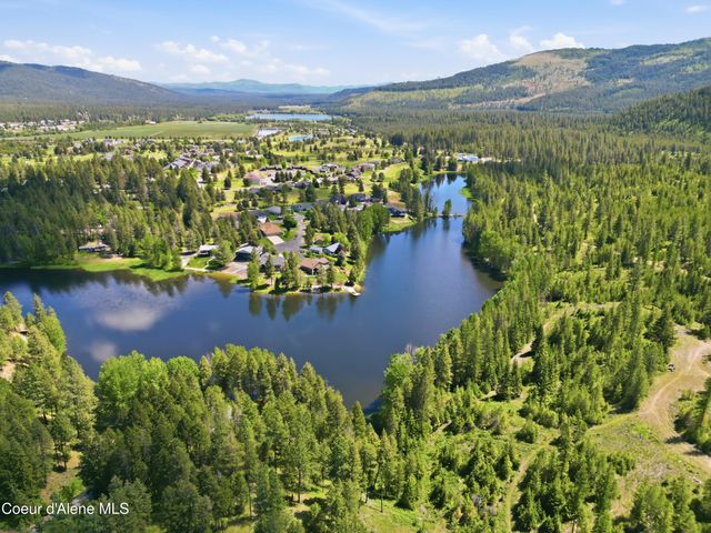 33 Parkland DR, Blanchard, ID 83804