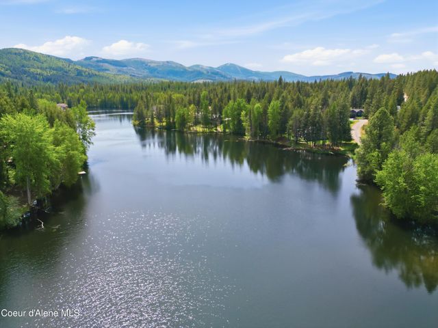 33 Parkland DR, Blanchard, ID 83804