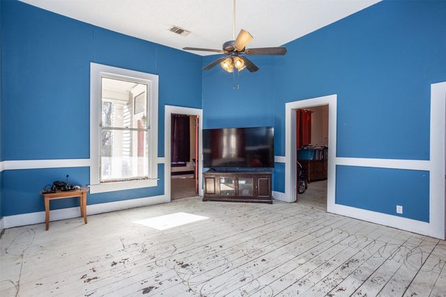 1015 N Dixon Street, Gainesville, TX 76240