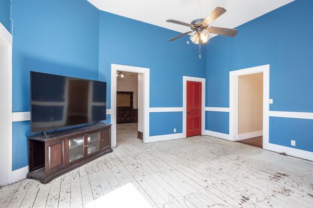 1015 N Dixon Street, Gainesville, TX 76240