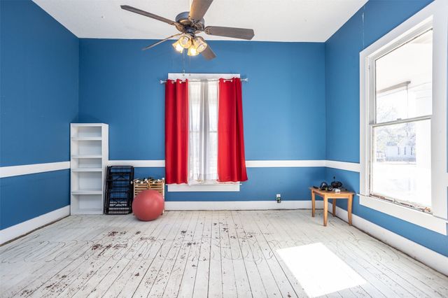 1015 N Dixon Street, Gainesville, TX 76240