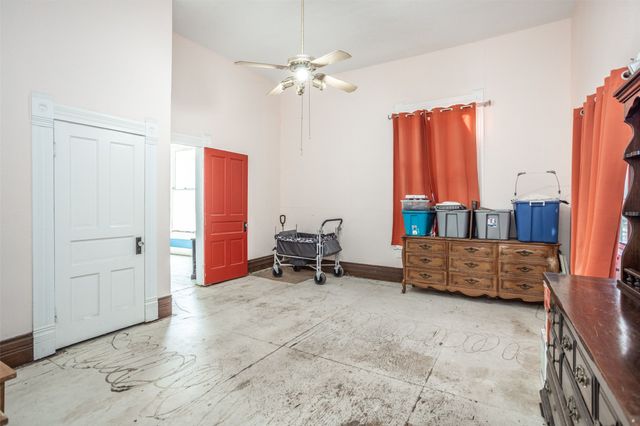 1015 N Dixon Street, Gainesville, TX 76240