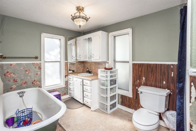 1015 N Dixon Street, Gainesville, TX 76240