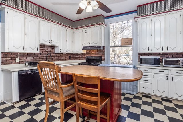 1015 N Dixon Street, Gainesville, TX 76240