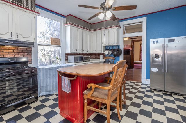 1015 N Dixon Street, Gainesville, TX 76240