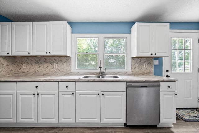 3594 Oakwood Rd, Woodlawn, TN 37191