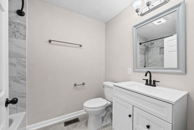 3594 Oakwood Rd, Woodlawn, TN 37191