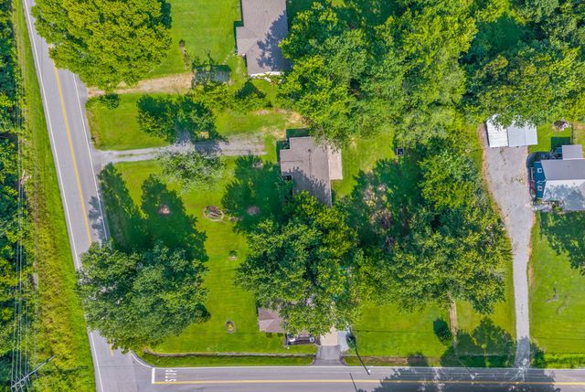 3594 Oakwood Rd, Woodlawn, TN 37191