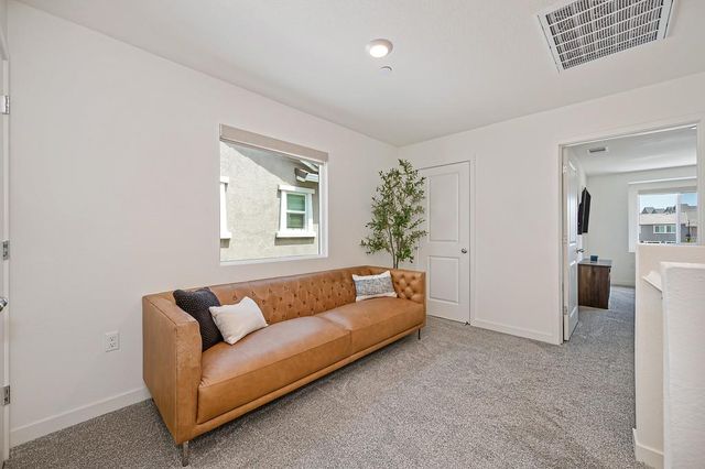 2233 Shady Tree Cir, Roseville, CA 95747