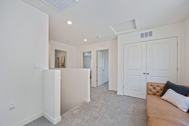 2233 Shady Tree Cir, Roseville, CA 95747