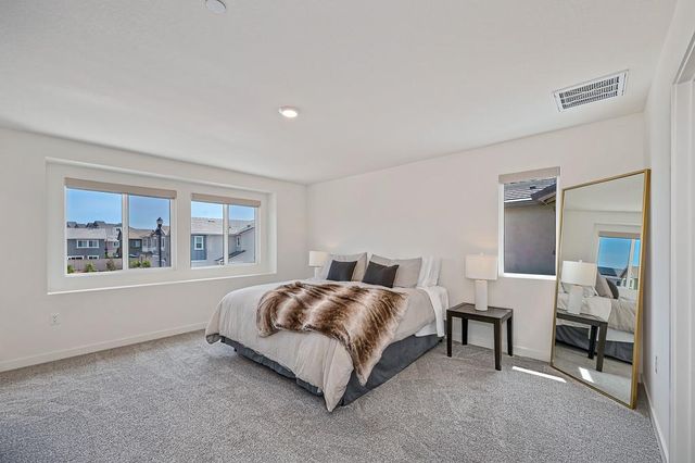 2233 Shady Tree Cir, Roseville, CA 95747