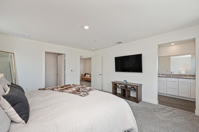 2233 Shady Tree Cir, Roseville, CA 95747