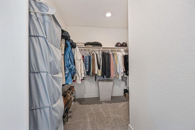 2233 Shady Tree Cir, Roseville, CA 95747