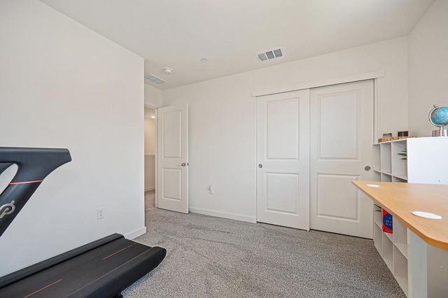 2233 Shady Tree Cir, Roseville, CA 95747