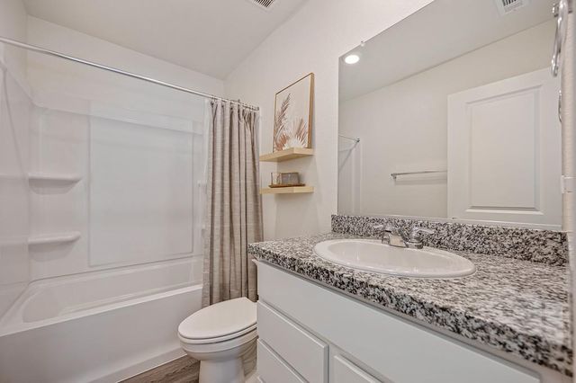 2233 Shady Tree Cir, Roseville, CA 95747