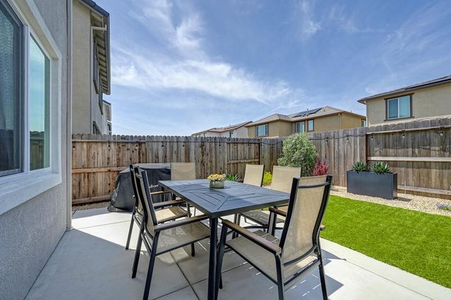 2233 Shady Tree Cir, Roseville, CA 95747