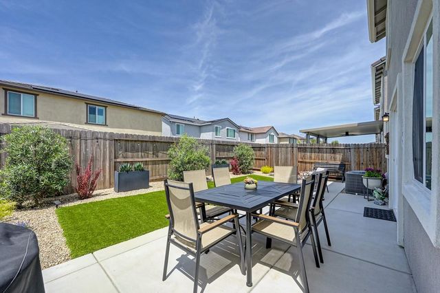2233 Shady Tree Cir, Roseville, CA 95747