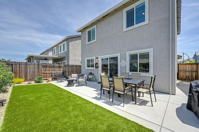 2233 Shady Tree Cir, Roseville, CA 95747