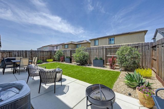 2233 Shady Tree Cir, Roseville, CA 95747
