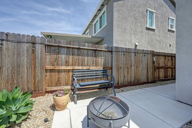 2233 Shady Tree Cir, Roseville, CA 95747