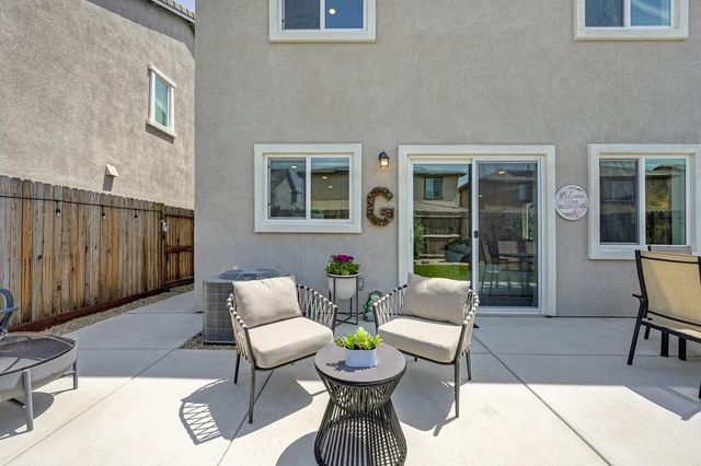 2233 Shady Tree Cir, Roseville, CA 95747