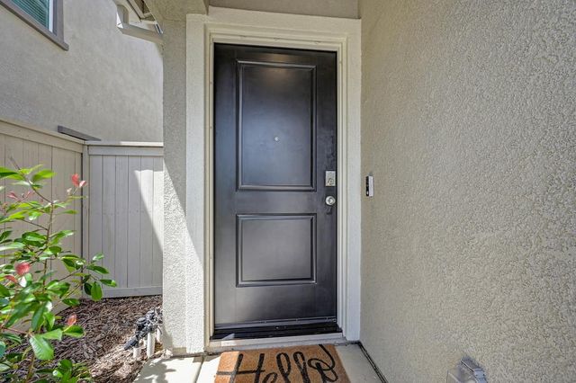 2233 Shady Tree Cir, Roseville, CA 95747