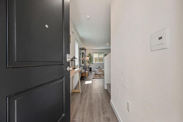 2233 Shady Tree Cir, Roseville, CA 95747