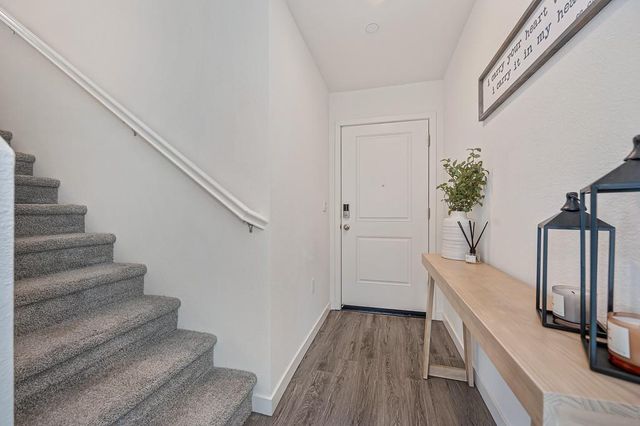 2233 Shady Tree Cir, Roseville, CA 95747