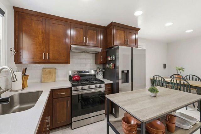 1410 D St, Sacramento, CA 95814