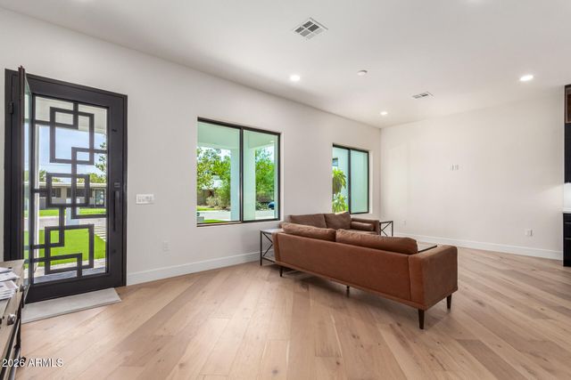 3014 E AVALON Drive, Phoenix, AZ 85016